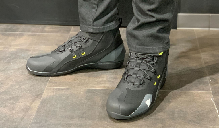 SUPERYA SHOESとHERIAN D-WP SHOES 人気モデル2つの性能・履き心地を比較